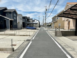 外観 前面道路:北側約4m幅