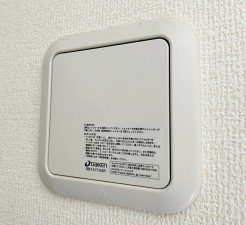 その他画像 新鮮な空気を取り入れ、室内の汚れた空気や湿気を排出するために設けられた開口部です。