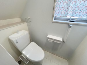 その他画像 【1階トイレ】 各フロア1カ所ずつシャワー機能付トイレを設置しており、忙しい朝の混雑も解消!