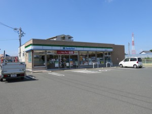 周辺 ファミリーマート豊橋植田店(900m)