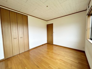 子供部屋 【洋室】 お子様の一人部屋に最適な居室です。クローゼット付きで自然とお片付けできる環境に!