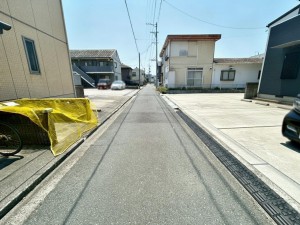 外観 前面道路:東側約4m幅