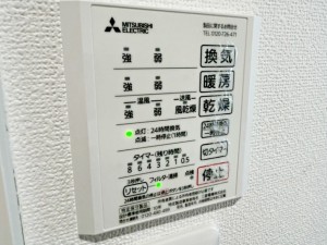 その他画像 入浴後の水滴や湿気を排出し、カビの発生や臭いを抑制する換気乾燥暖房機。雨の日の洗濯物にも効果的