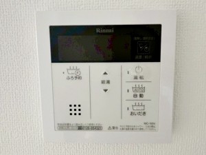その他画像 リビングに設置されていますので、浴室まで行かずにお湯張りや追い炊きが可能です。