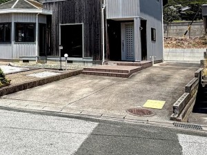その他画像 広々3台以上駐車可能なカースペースを確保!ご家族それぞれがお車をお持ちの場合はもちろん、お友達やご親族が遊びに来た際にも困りません。来客時にも安心してお迎えできる、ゆとりのある駐車スペースです。