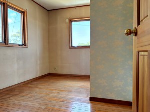 子供部屋 【2階東側洋室】 お子様にとっての初めての「自分の部屋」としても使いやすく、学習机やベッドの配置もしやすい広さがあります。