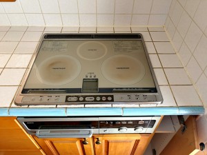 その他画像 【IHクッキングヒーター】 火を使わないので調理中の火の立ち上がりがないため安心して使用できます。天板がフラットで拭き取りやすく、油はねや吹きこぼれの掃除もしやすいです。