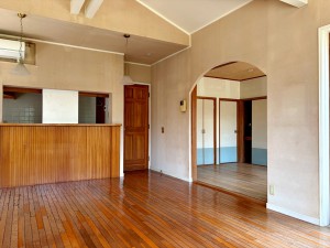 居間 ホワイトトーンでまとめられたリビングは明るく開放感のある空間です。木目調やモノトーンなど幅広いインテリアと調和しやすく、お好みの家具や雑貨を取り入れながらリビングづくりを楽しめます!