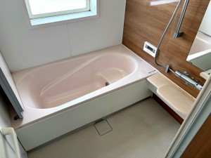 風呂 【浴室】 浴室は1坪タイプでゆとりがあり、親子で一緒に入浴しても広くお使いいただけます。ゆったりとした空間で日々の入浴を快適に過ごせるのが特徴です。