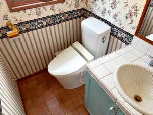 その他画像 【トイレ】 シャワー付きトイレを備えており、快適にお使いいただけます。清潔に使いやすく、お手入れもしやすい仕様で、毎日気持ちよくお使いいただけます。