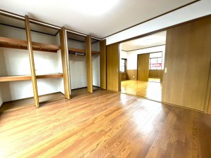 その他画像 壁面に大型収納が設置され、お部屋を広く使えます。
