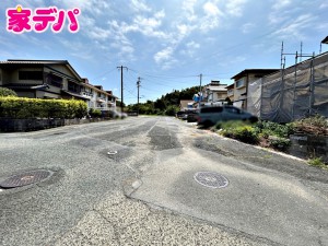 外観 前面道路:北東側約12m幅