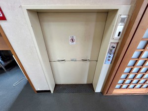 内装 小荷物専用昇降機(ダムウェーター)