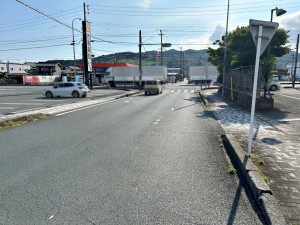 外観 前面道路:南側約12m幅