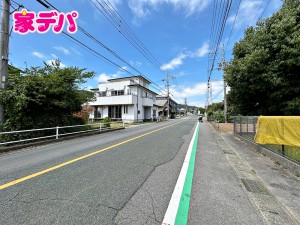 外観 前面道路:東側約9.8m幅