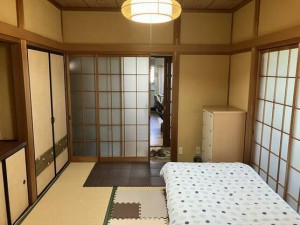 寝室 ゆったりとくつろげる和室で、畳ならではの心地よさを感じながらお過ごしいただけます。お子様の遊び場としても使いやすく、ご家族の団らんスペースとしても活躍するなど、多用途に使えるのも嬉しいポイント!