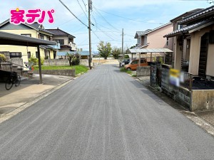 外観 静かな住宅街で車通りも比較的少なく、毎日の車の出し入れもスムーズ。駐車や切り返しもしやすく、ゆとりを持って運転できるので、毎日快適にお使いいただけます。