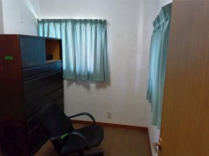 その他画像 2面採光で、晴れの日の日中は自然光がしっかりと差し込み、明るく心地よい室内です。窓を開ければ風通しも良く、気持ちの良い風が入り込むため、日々の生活に快適さを感じられるお部屋です!