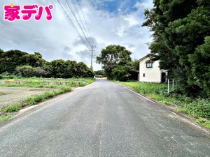 外観 前面道路:西側約7.4m幅