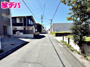 外観 前面道路:北側約6m幅。 車通りも比較的少なく、落ち着いた住環境が魅力です。