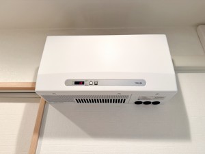 内装 太陽光発電は毎月の電気代を大幅に削減できます。発電した電気は家庭で使えるほか、余れば売電して収入を得られます。さらに、停電などの災害時でも電気が使えるため、非常時の備えとしても安心です。