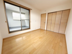 子供部屋 【洋室6.1帖】 お子様の一人部屋として使いやすい広さの居室で、成長に合わせて長くご利用いただけます。クローゼット付きで収納もしやすく、自然とお片付けの習慣が身につきやすい環境です!