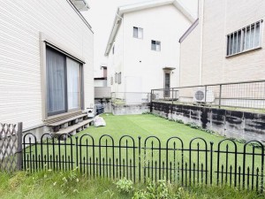 外観 ガーデニングで四季折々のお花や植物を楽しめるお庭です。夏にはプール遊びやバーベキューなど、季節に合わせた過ごし方も楽しめます。お庭で過ごす時間が増え、暮らしの楽しみが広がる魅力的なスペースです。