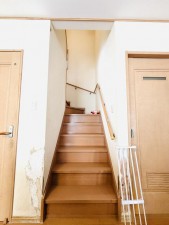 内装 リビング階段を採用したLDKで、ご家族が外出や帰宅の際に自然とリビングを通る間取りです。毎日顔を合わせる機会が増え、ご家族とのコミュニケーションを取りやすくなります!