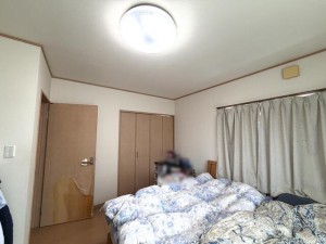 その他画像 南向きならではの恵まれた採光と通風で、日中は明るい光がしっかりと差し込むお部屋です。風通しも良く、室内にいながらも開放感を感じられるため、毎日の暮らしを心地よく過ごしていただけます!