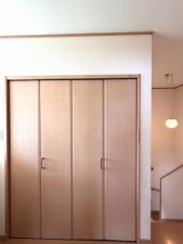 その他画像 クローゼットが備わっていることでタンスを置く必要がなく、室内をすっきりと使えるのが特徴です!出っ張りが少ないためレイアウトの自由度も高く、家具配置もしやすい快適な居住スペースを実現します!