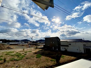 その他画像 気持ちの良い眺望が広がり、日常の中で外の景色を眺めながら過ごせます。気分転換にもつながる、心地よい時間をお過ごしいただけます。