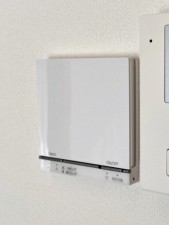 その他画像 床からの伝導熱と輻射熱で、低い室温でもしっかり暖かさを実感できます。風を起こさないため、ホコリやハウスダストが舞い上がらず、肌や喉も乾燥しにくい仕様です。