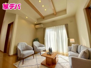 居間 ※掲載の家具・小物はCGによるイメージです。実際の販売価格には含まれておりません。 たくさんの陽光が差し込む明るいリビングです。