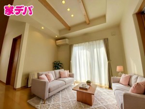居間 ※掲載の家具・小物はCGによるイメージです。実際の販売価格には含まれておりません。 ホワイトトーンでまとめられたリビングは明るく開放感のある空間です。