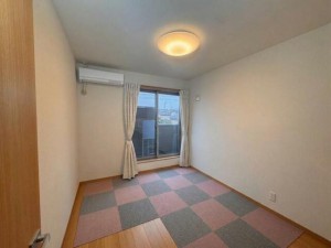 子供部屋 お子様にとっての初めての「自分の部屋」としても使いやすく、学習机やベッドの配置もしやすい広さがあります。将来的には個室としても使いやすく、生活スタイルの変化にも対応しやすいのが特徴です。