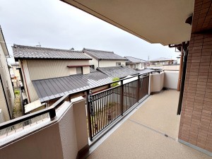 その他画像 【バルコニー】 洗濯物が多い日も、シーツや掛け布団を天日干ししたいときにも嬉しい、広々バルコニーです!