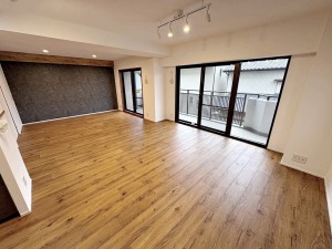 居間 忙しい朝でもご家族揃って食事ができる、ゆとりある大きさのダイニングスペースです! 1