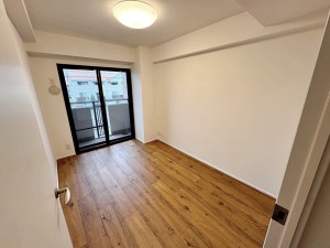 その他画像 【洋室約4.5帖】 バルコニーに面した洋室は視覚的にも広がりがでる開放的な空間になります。