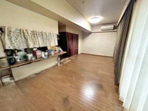 居間 南に面しているので暖かな日差しが部屋を照らします!