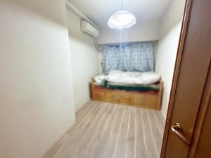 その他画像 【洋室約5.2帖】 子ども部屋や書斎に最適な約5.2帖の居室。