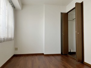 寝室 【洋室5.1帖】クローゼット完備で、整理整頓がしやすく暮らしやすい空間です