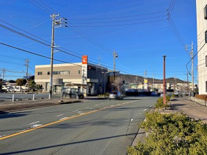 外観 前面道路:西側約20m幅