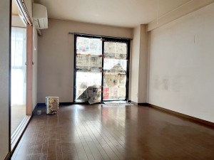 居間 南に面しているので暖かな日差しが部屋を照らします!