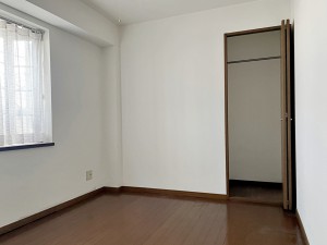 その他画像 【洋室6帖】出窓があることで、自然光を取り入れやすく快適に過ごせます