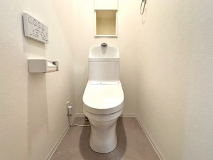 その他画像 【トイレ】 温水洗浄・暖房便座の快適なトイレ(新品交換済)