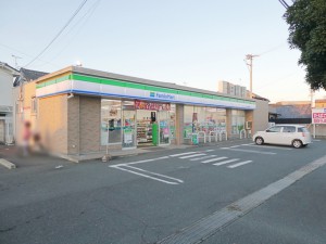 周辺 ファミリーマート豊川御律店(480m)