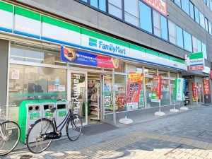 周辺 ファミリーマート豊橋石塚店(320m)