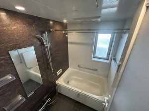 風呂 ゆったり入れる浴槽、一坪サイズのゆとりの空間。一日の疲れを癒してくれるくつろぎのバスタイムを…