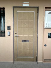 玄関 【玄関】 落ち着いた玄関ポーチがご家族のお帰りを明るくお迎えしてくれます。