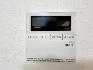 居間 【オートバス】 設定温度、設定量まで自動でお湯はり。追い炊き機能で生活時間帯の違うご家族でも快適入浴!(新品交換済み)